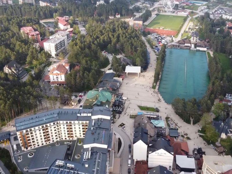 Ljubitelji prirode mogu uživati u šetnjama brojnim uređenim stazama, vožnji bicikla ili jahanju konja